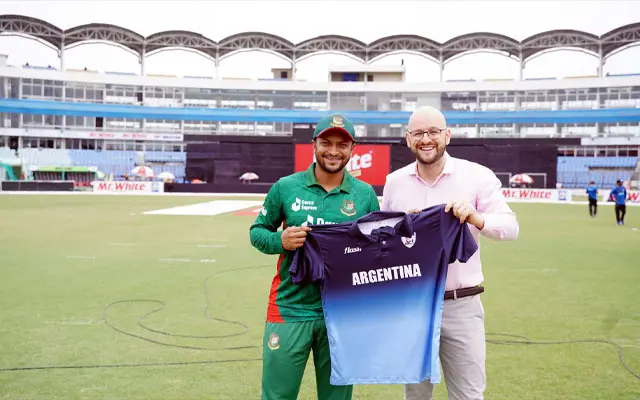 Shakib Al Hasan gets an Argentina Cricket Team shirt before the third T20I between Bangladesh and Ireland.