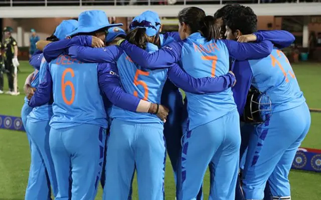 There are rumors that the coaches of the Indian women's cricket team will get long-term deals.
