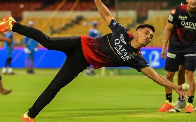 IPL 2023: Sunil Chhetri snatches a banger to surprise the RCB camp.