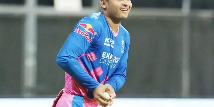 In the Men's Emerging Teams Asia Cup 2023, Riyan Parag strategically plots Sahibzada Farhan's ejection against Pakistan.