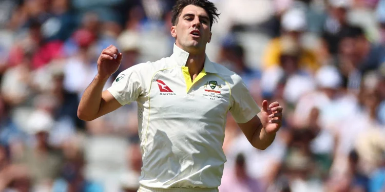 The person watching this must be completely insane. - In the fourth Ashes Test, which is now taking place, Glenn McGrath and Darren Berry criticize Pat Cummins for his subpar leadership.