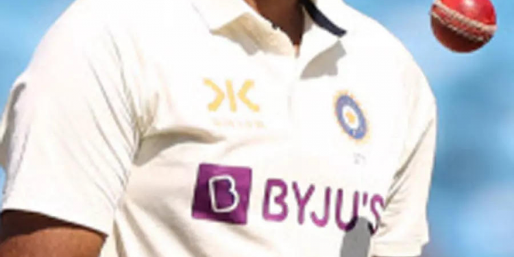 Anil Kumble praises Ravichandran Ashwin Ashwin's tactical crease usage during playing the West Indies in Dominica: "He plays with the batsmen's mind."