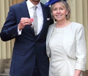 Stuart Broad's mother lauds her son for quitting at the right time, calling him "a master of making the right decision."