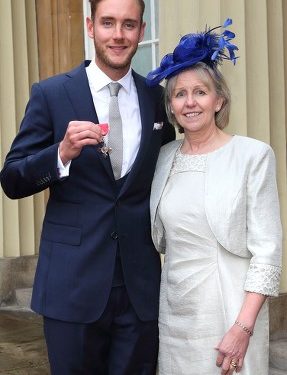 Stuart Broad's mother lauds her son for quitting at the right time, calling him "a master of making the right decision."
