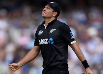 Tim Southee will undergo surgery for a dislocated thumb.