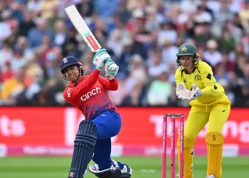 For the next season, the Melbourne Stars have signed top batter Sophia Dunkley