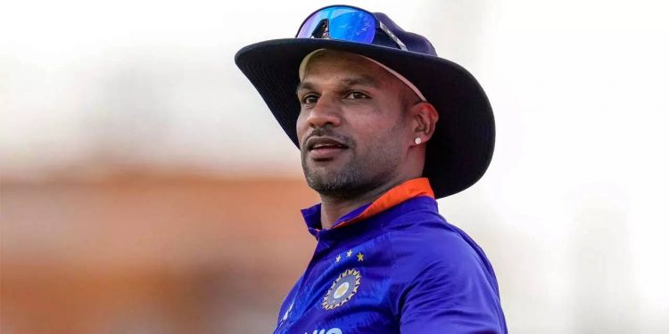 While at the Mahakaleshwar Temple, Shikhar Dhawan offers prayers for India's victory in the ODI World Cup.