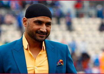 KL Rahul is doing admirably and accumulating runs in an exquisite manner:  Harbhajan Singh