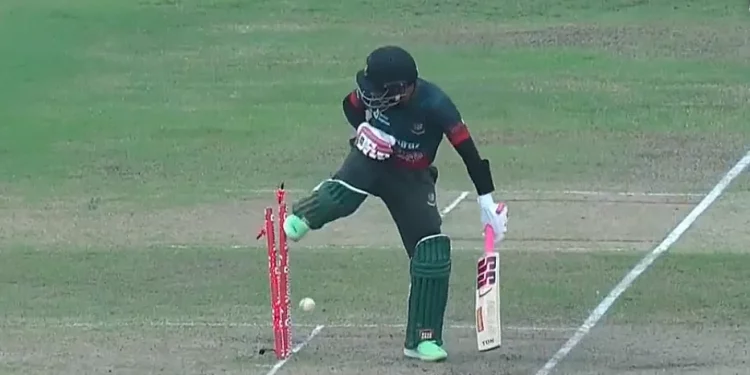 BAN vs NZ: Mushfiqur Rahim's third ODI failure to keep his wicket despite his football prowess goes viral