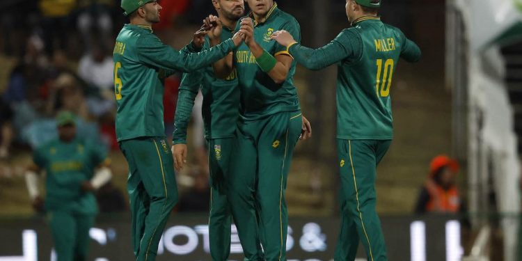 Markram and Coetzee defeat Australia to save the series.