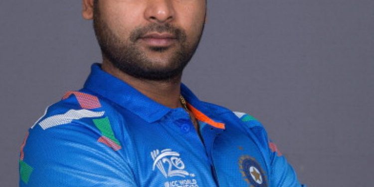 In the last One-Day International against Australia, India should field five bowlers—three pacers and two spinners. Amit Mishra