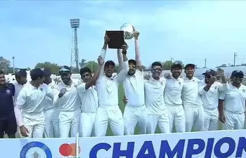 After the Ranji Champions' poor batting display, Saurabh Kumar scores six as the Rest of India wins the Irani Cup.