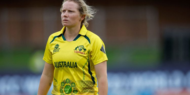 Following an unexpected injury, Alyssa Healy had hand surgery.