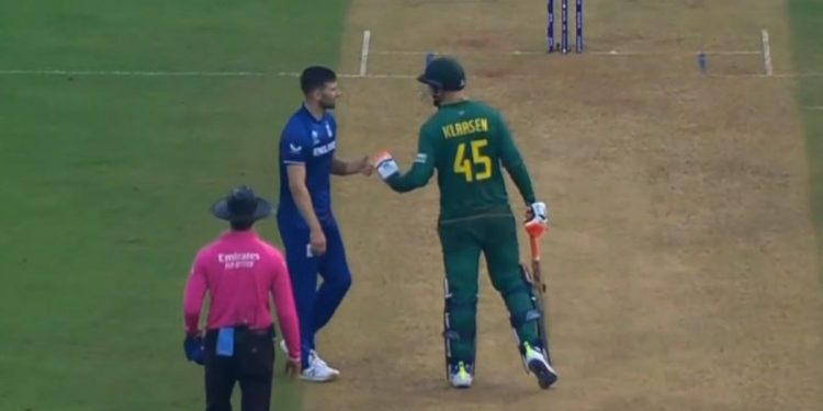 I feel bad for him and the English boys.- In front of Mark Wood, Heinrich Klaasen apologizes for his raucous celebration.