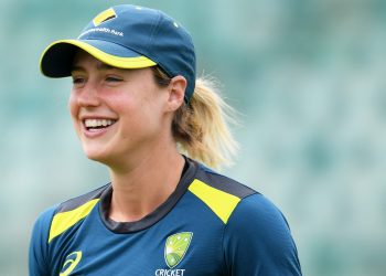 Ellyse Perry masterfully does the balancing act while keeping an eye on the Australian summer.