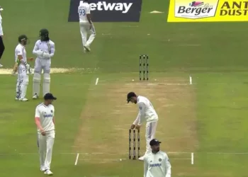 Stuart Broad, a bail-flip specialist, responds to Virat Kohli stealing his move to dismiss De Zorzi in IND vs. SA.