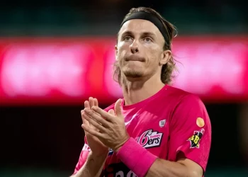 The Sydney Sixers have made the decision to support their player. The umpire orally told Tom Curran not to rush onto the pitch.