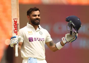 Virat Kohli returns to the Indian team in South Africa following a "urgent" trip to London.