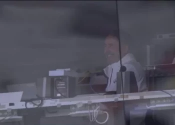 Match delayed at MCG due to third umpire getting stuck in elevator for AUS vs. PAK