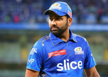 Mumbai Indians owner Akash Ambani answers a fan's inquiry on Rohit Sharma.