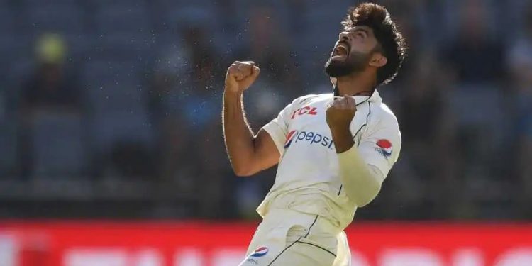 Aamer Jamal recalls his difficult beginnings in cricket and his early life as a cab driver. "Many people were pushing me to stop playing."