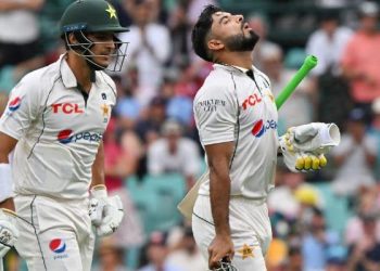 Mohammad Rizwan and Aamer Jamal keep Pakistan alive, as Pat Cummins continues to dominate with his third straight free throw