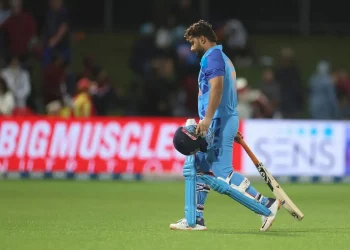 Deciphering India's wicketkeeper-batter problem, Sunil Gavaskar says, "If Pant is fit on even one leg, he should come in."