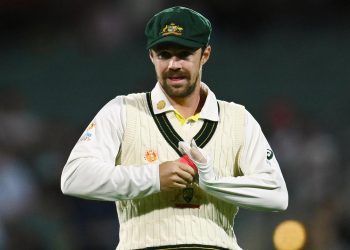 Travis Head's arrival in Brisbane has been postponed due to a positive COVID-19 test.