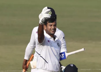 Mayank Agarwal reports the incident to the police regarding the "poisonous liquid" on the aircraft to Delhi.