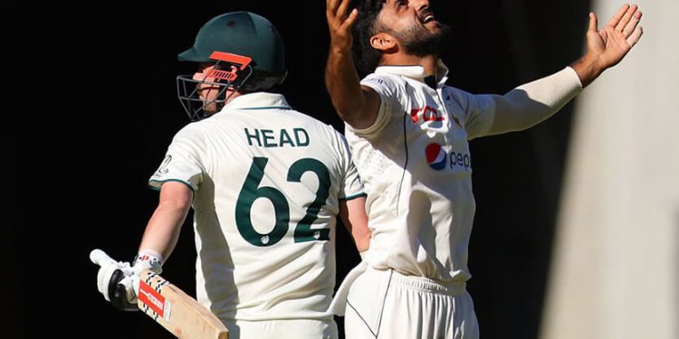 Aamer Jamal makes a comical attempt to bowl without a ball on Day 2 of Australia against Pakistan.