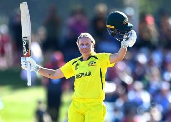 Alyssa Healy praises Kim Garth, saying, "She loves these conditions."