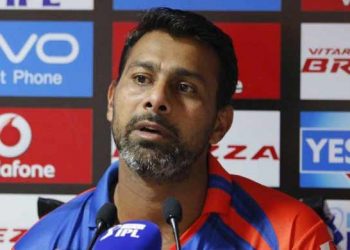 "Karte sab hai" is how Praveen Kumar responds to a question concerning drinking involving Team India stars.