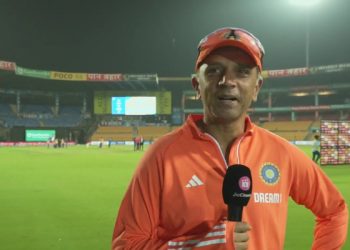 "You don't have much time to learn how to play Test cricket," Dravid warns struggling hitters subtly.