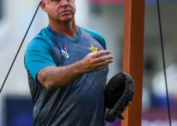 Matthew Hayden provides tips on surviving in tests in India. You need to be a guru and have a calm mindset.