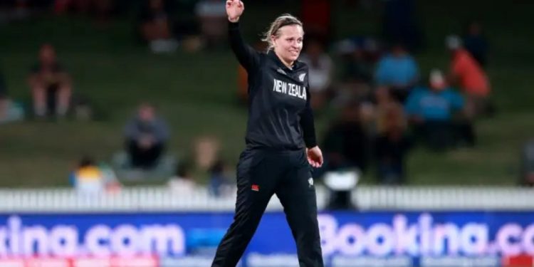 WPL2024: Lea Tahuhu is announced by the Gujarat Giants as Lauren Cheatle's successor.