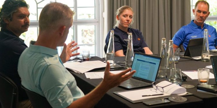 The MCC Committee wants hosts to pay for the away teams' travel expenses and suggests a minimum of three Test series.