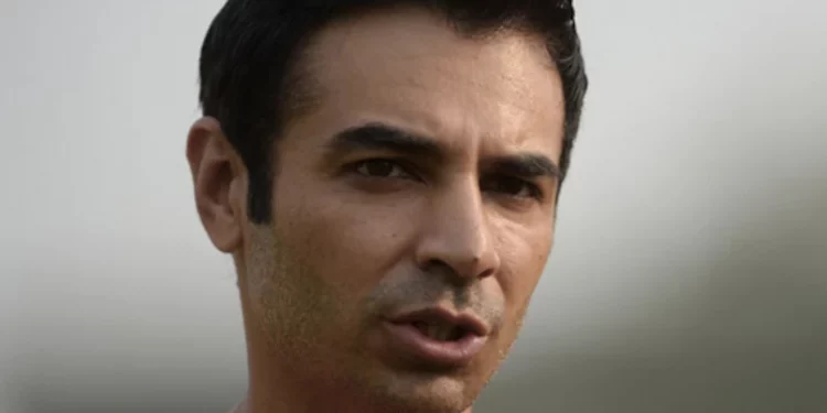 Salman Butt berates the Pakistan coaching staff, saying, "They want to please the players just so that they can retain their position."