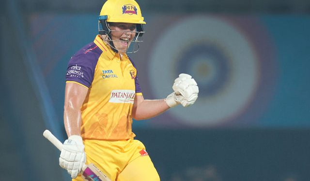 Grace Harris plays a strong innings against the Gujarat Giants, and Reema Malhotra compliments her for "batting gracefully."