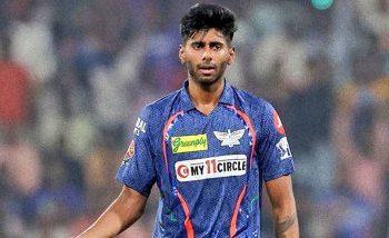 With his youthful heat, Mayank Yadav claimed wickets. Morne Morkel