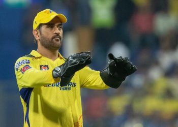 MS Dhoni is greeted especially by supporters before leaving for CSK practise, saying, "We have seen God."