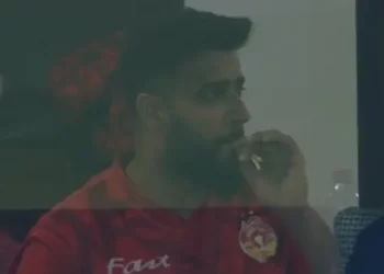 PSL 2024: During the final matchup with Multan Sultans, Imad Wasim was seen smoking in the dressing room; the video went viral.