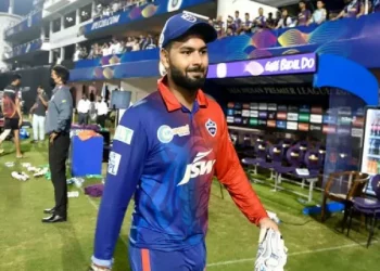 Rishabh Pant's batting position in the Mumbai Indians game, Aakash Chopra said, "Seemed like it wasn't his decision."