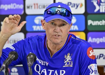 "Except for Virat, the top five aren't in sparkling form" - Andy Flower calls for "aggression" from RCB following their third straight defeat