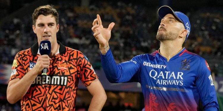 At toss, Faf du Plessis and Cummins talk about the coin-flip issue in RCB vs. SRH