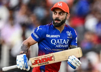 "People believe he's God." Navjot Singh Sidhu defends Virat Kohli following a comment about his strike rate