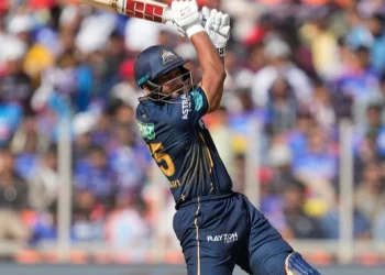 I might bat at 4 before the game, Ashish Nehra advised me: Shahrukh Khan