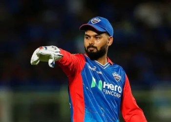 "They will miss Rishabh Pant": Mike Hesson predicts that RCB will defeat DC in their forthcoming match.
