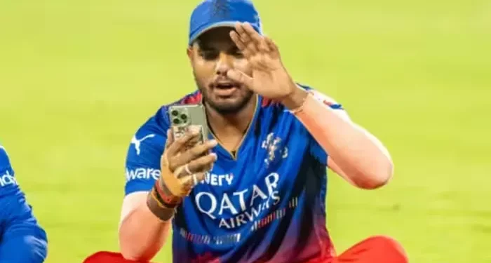 "Mom, how are you feeling?" Yash Dayal welcomes his mother after hitting a game-winning over in the CSK contest