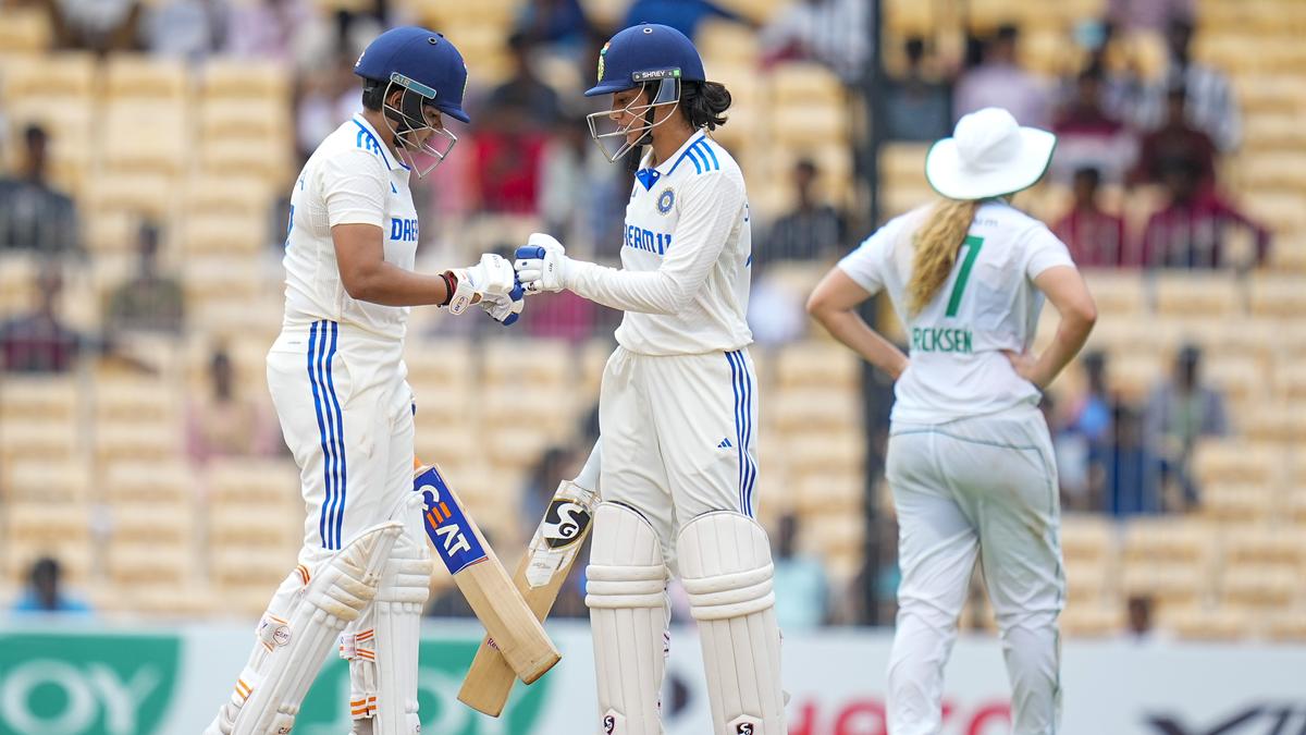 "Toying with bowlers": Shafali Verma and Smriti Mandhana lead India to a brilliant start on the first day of the Chepauk Test