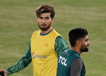 Azhar Mahmood disputes Wasim Akram's assertion that Shaheen and Babar are close friends and that they are conversing